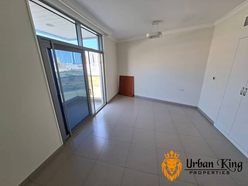 Like Brand new building studio available Arjan - Image 6