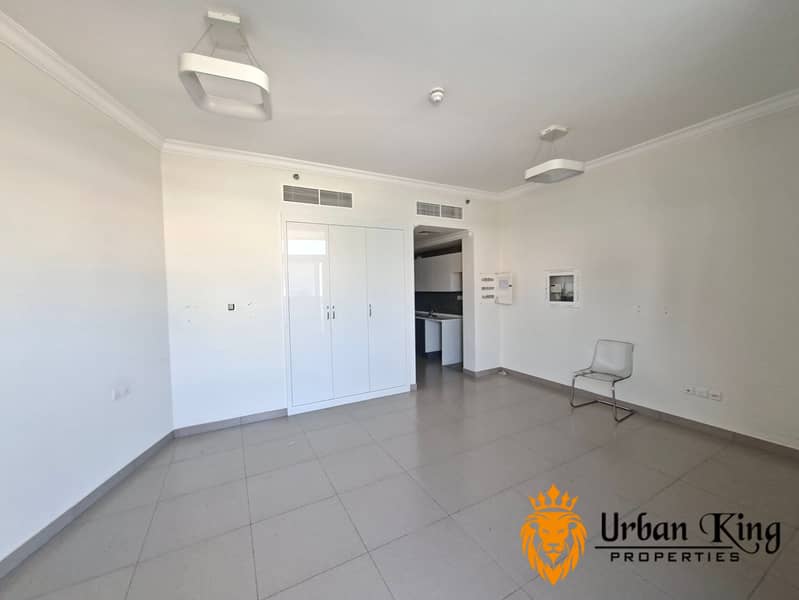 Like Brand new building studio available Arjan - Image 7