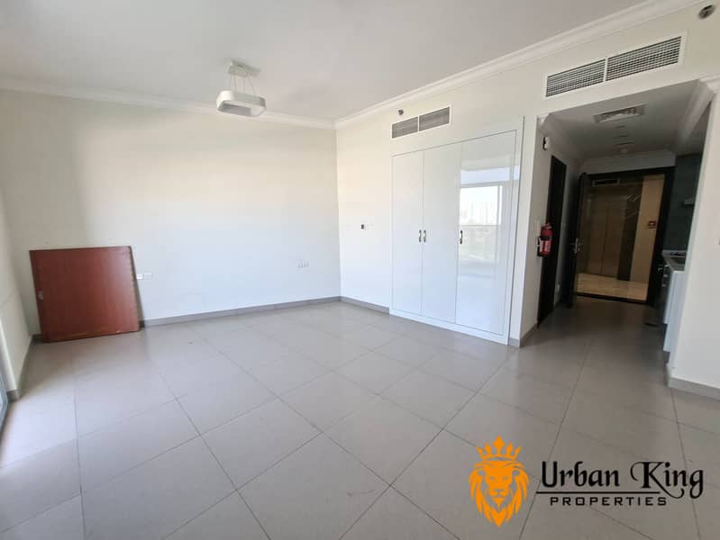 Like Brand new building studio available Arjan - Image 9