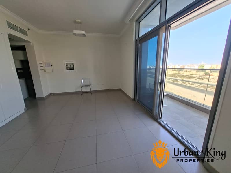 Like Brand new building studio available Arjan - Image 10