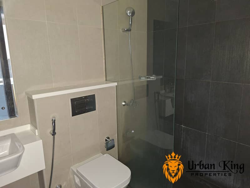 Like Brand new building studio available Arjan - Image 11