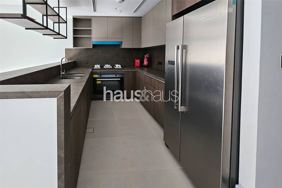 Central Location | Garage | Integrated Appliances