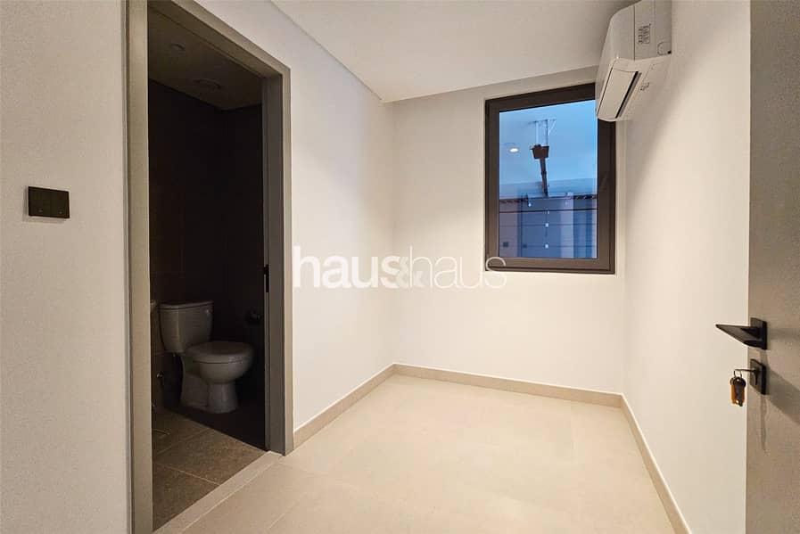 Central Location | Garage | Integrated Appliances - Image 6