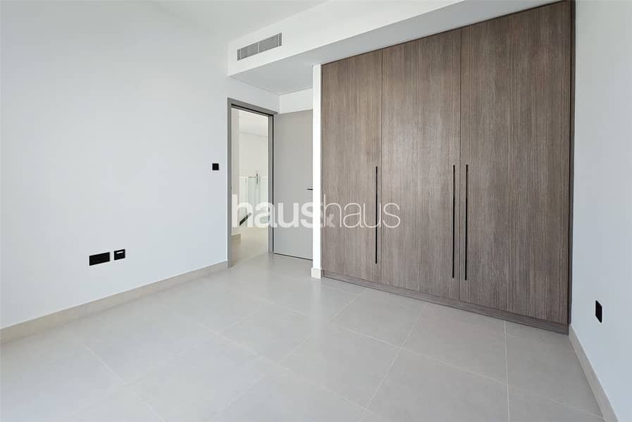 Central Location | Garage | Integrated Appliances