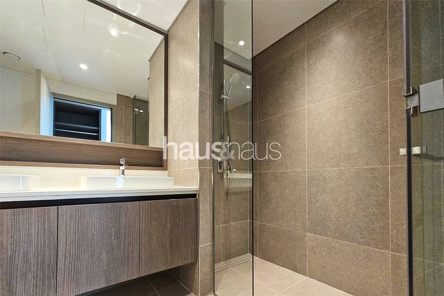 Central Location | Garage | Integrated Appliances - Image 8