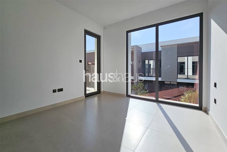 Central Location | Garage | Integrated Appliances