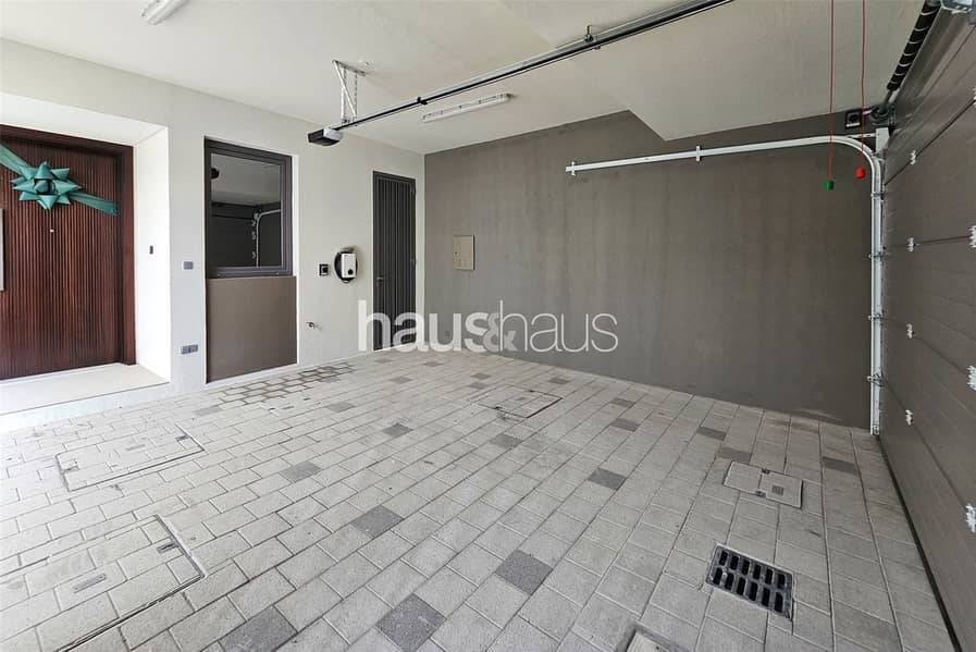 Central Location | Garage | Integrated Appliances - Image 11