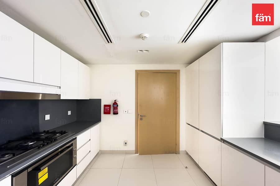 Big family apt | High floor | Near Dubai Mall - Image 8