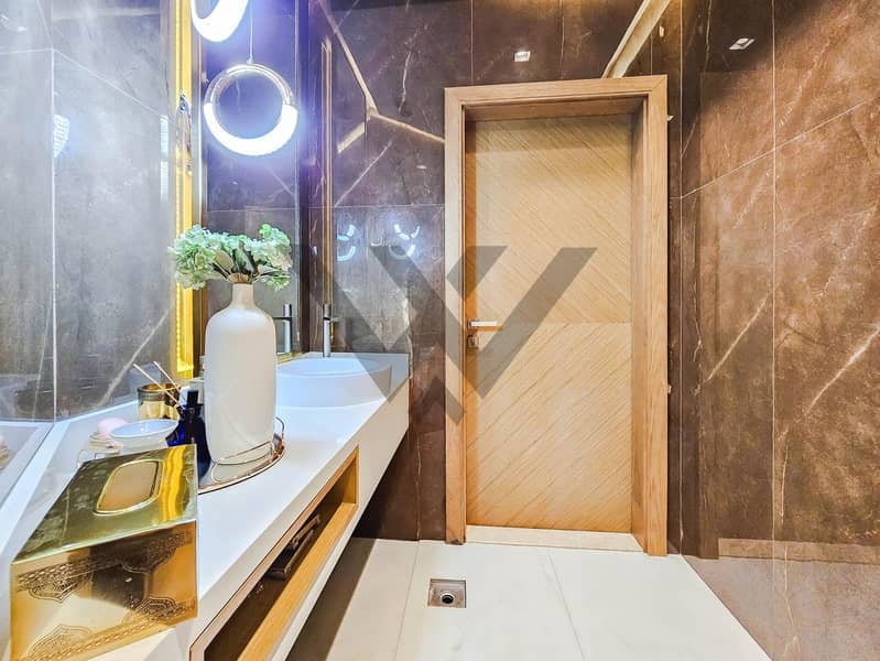 4BR|Exquisite Upgraded Beach front|Private Pool - Image 15