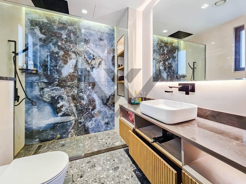 4BR|Exquisite Upgraded Beach front|Private Pool - Image 30