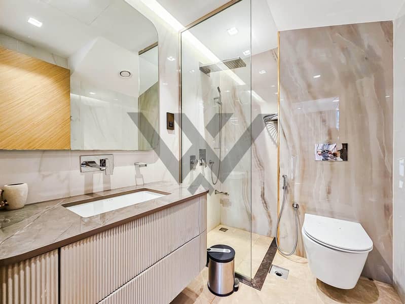 4BR|Exquisite Upgraded Beach front|Private Pool - Image 31