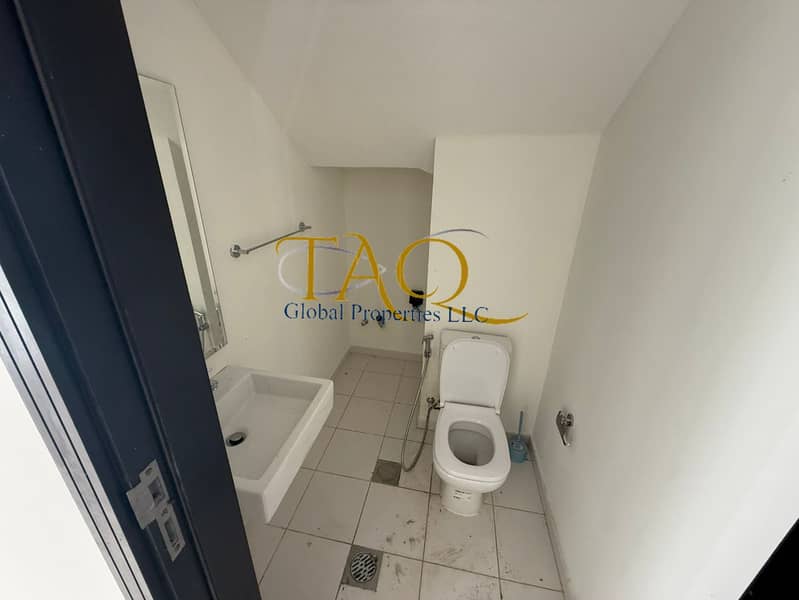 ELEGANT 3BR CORNER | UN-FURNISHED | BACK TO BACK | - Image 9