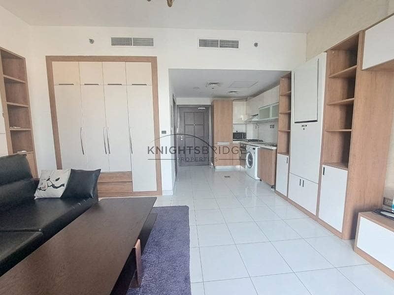 Villa Facing: Close to Metro Spacious Studio