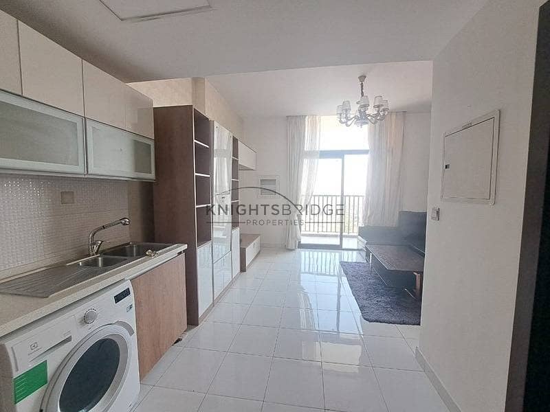 Villa Facing: Close to Metro Spacious Studio - Image 7