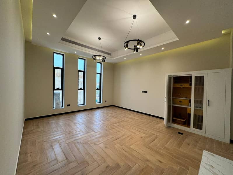 Brand New |5BR Modern Villa | Garden