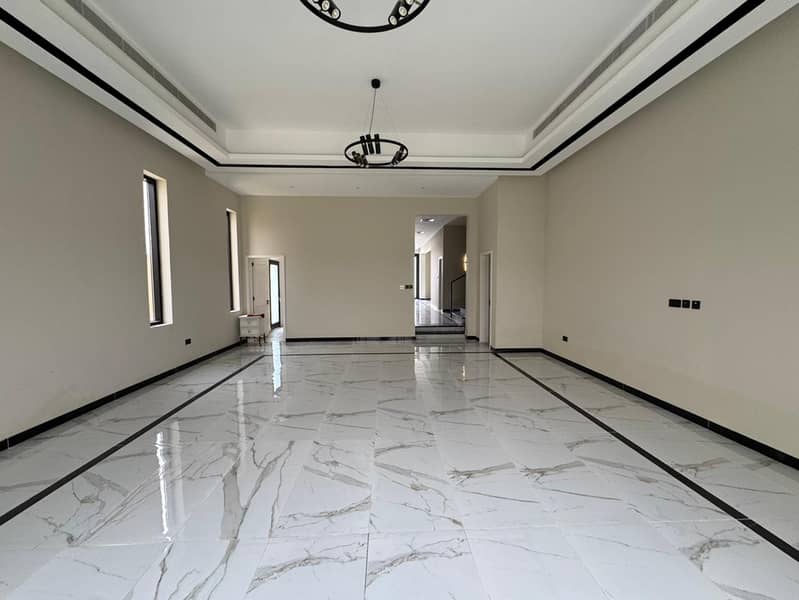 Brand New |5BR Modern Villa | Garden