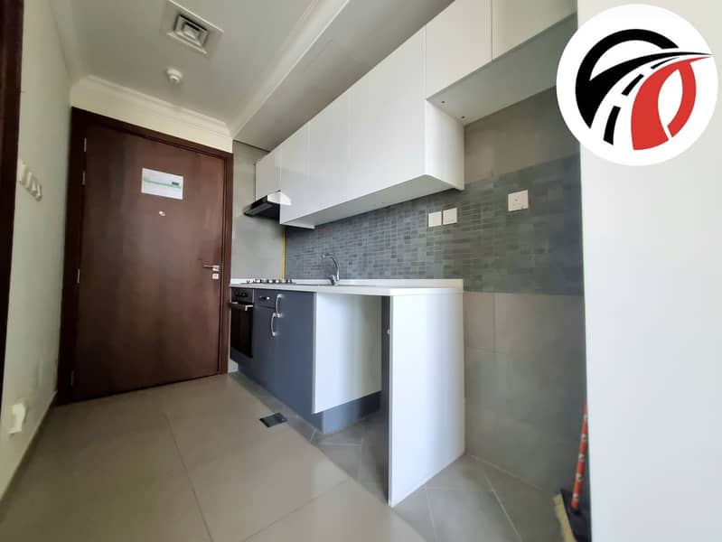 Spacious 1bhk with fitted stove and wardrobe/ luxury amenities/ arjan - Image 8