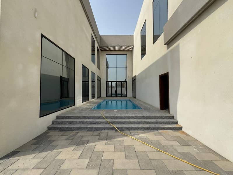 Luxurious 6BR | Modern |Maid Room