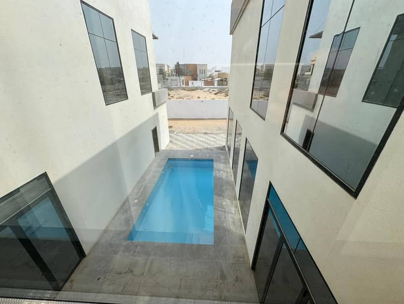 Luxurious 6BR | Modern |Maid Room