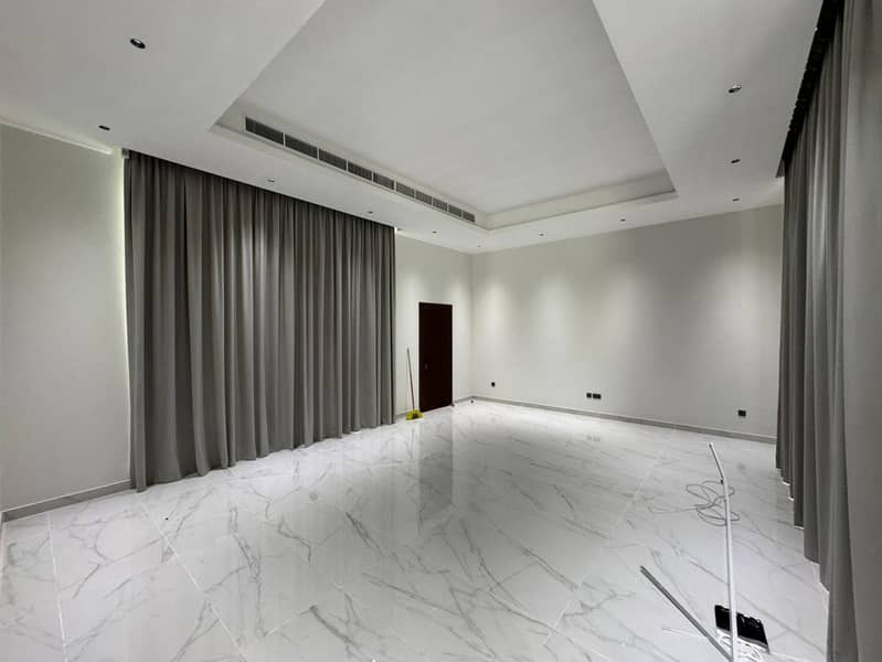 Luxurious 6BR | Modern |Maid Room