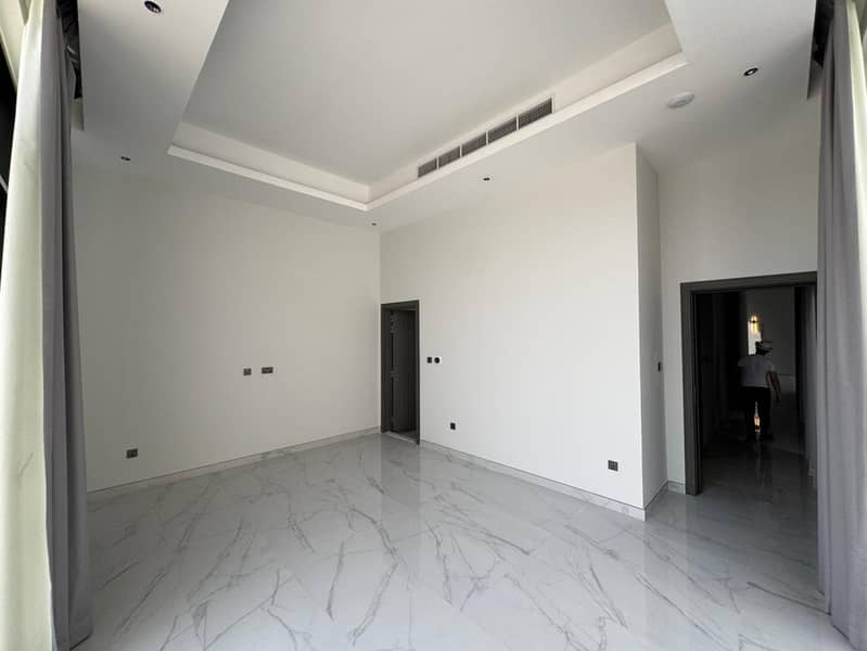 Luxurious 6BR | Modern |Maid Room - Image 6