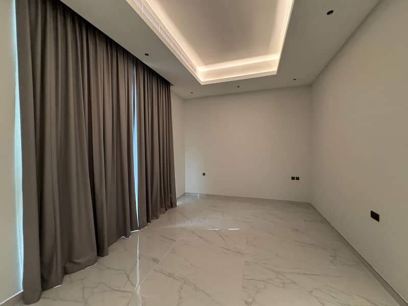 Luxurious 6BR | Modern |Maid Room - Image 7