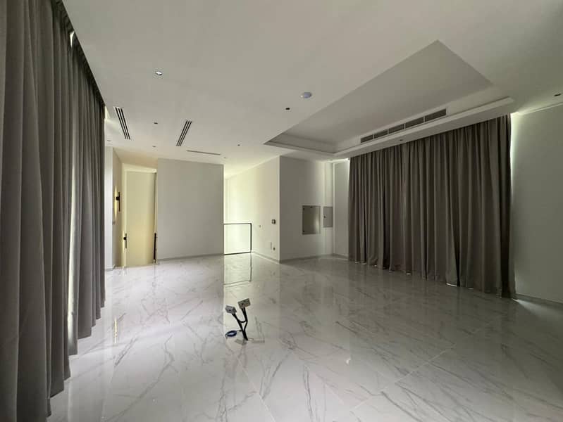 Luxurious 6BR | Modern |Maid Room - Image 10