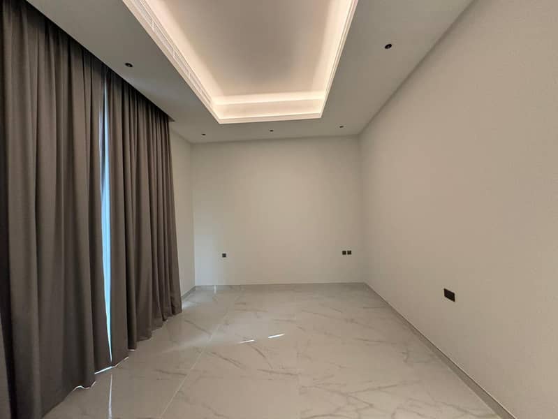 Luxurious 6BR | Modern |Maid Room - Image 12