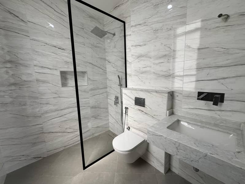 Luxurious 6BR | Modern |Maid Room - Image 19