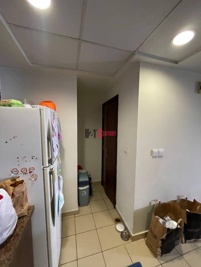 Unfurnished ! 1BR ! Courtyard View - Image 9