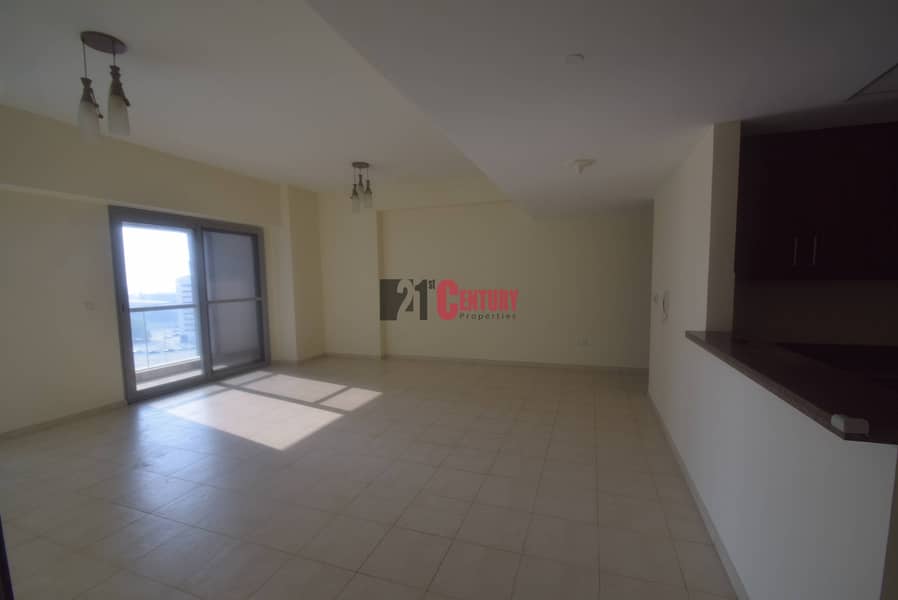 Unfurnished ! 1BR ! Courtyard View - Image 11