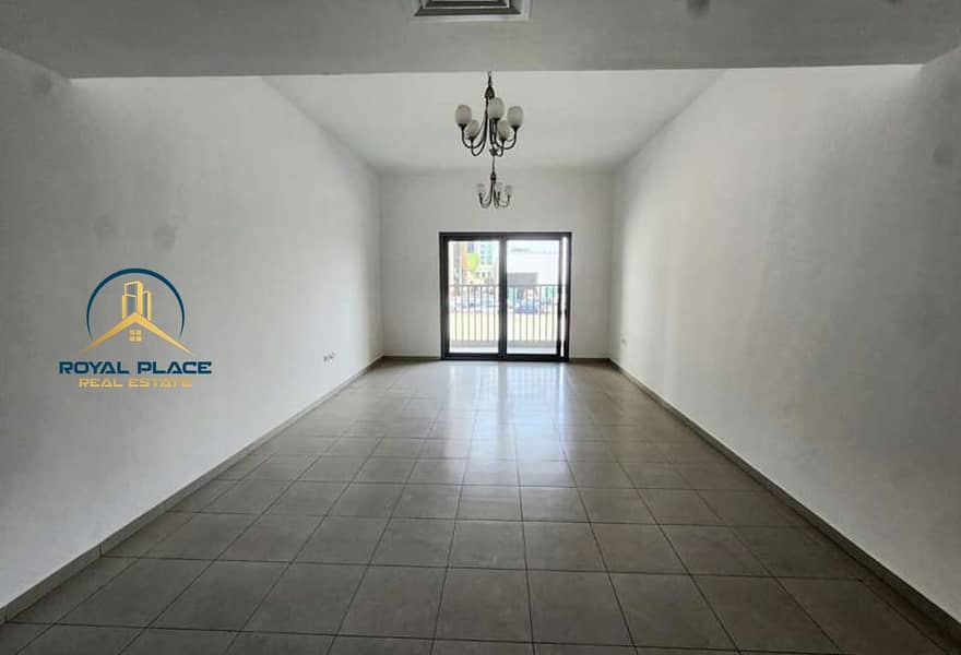 Ready to Move | Spacious | Prime Location - Image 7