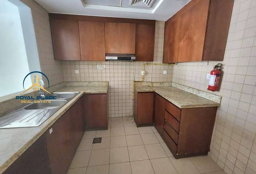 Ready to Move | Spacious | Prime Location - Image 12