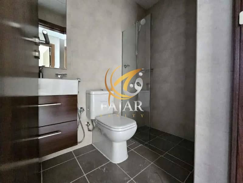 Spacious unit |Luxury Living | Single Row