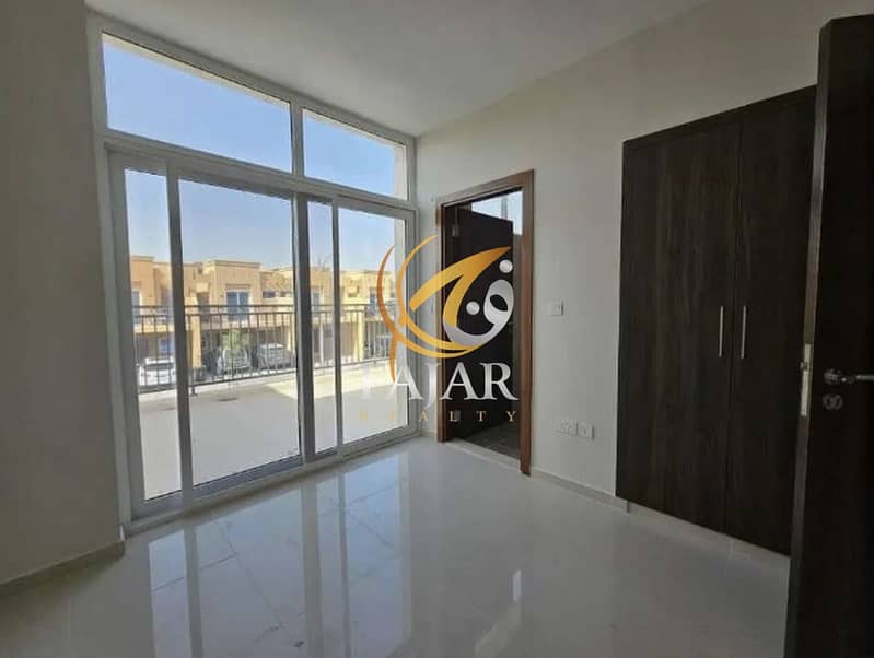 Spacious unit |Luxury Living | Single Row - Image 6