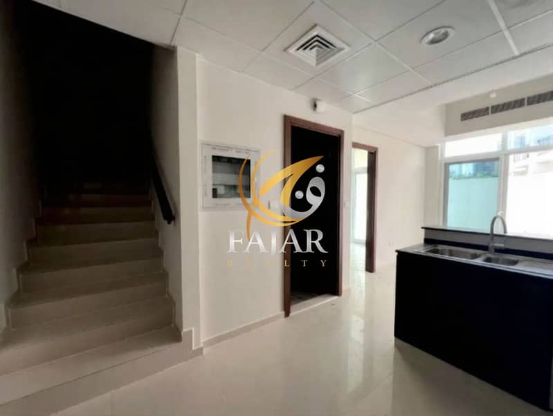 Spacious unit |Luxury Living | Single Row - Image 9