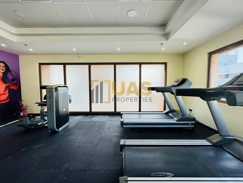 Close to the metro 3bhk with gym and pool Pets allowed