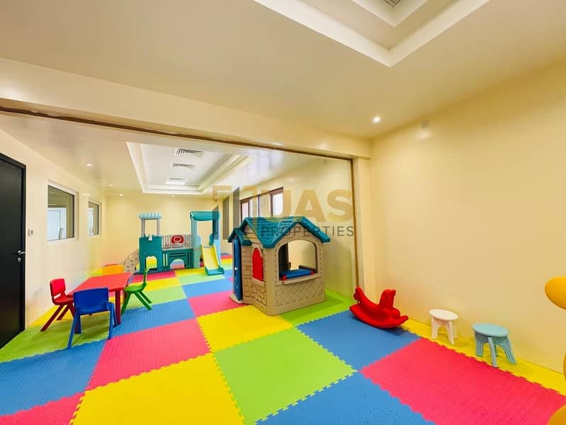 Close to the metro 3bhk with gym and pool Pets allowed