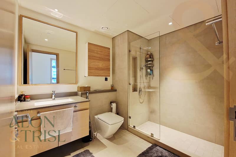 Luxury Furnished | Burj View | Vacant Now - Image 11