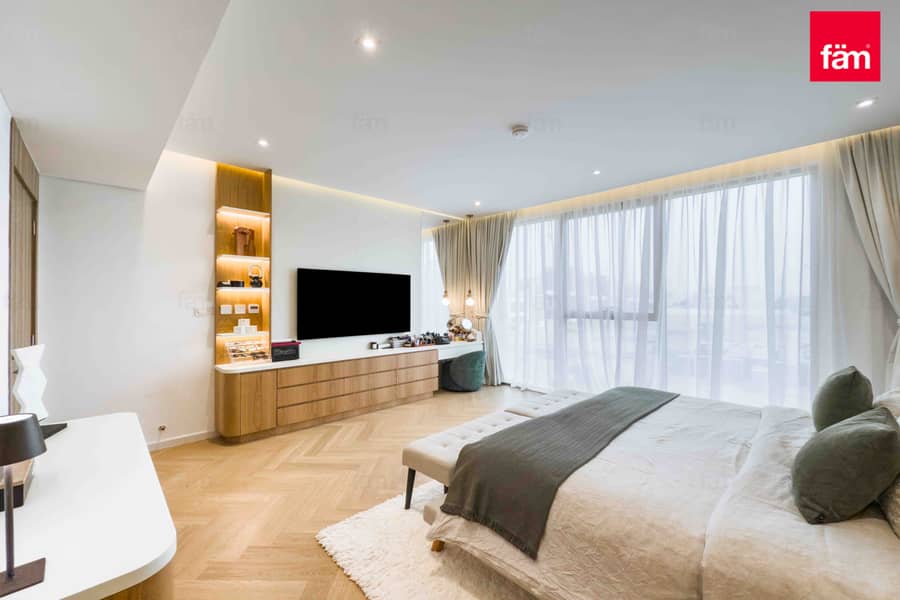 Luxurious | Upgraded | Single Row | Park Backing - Image 13