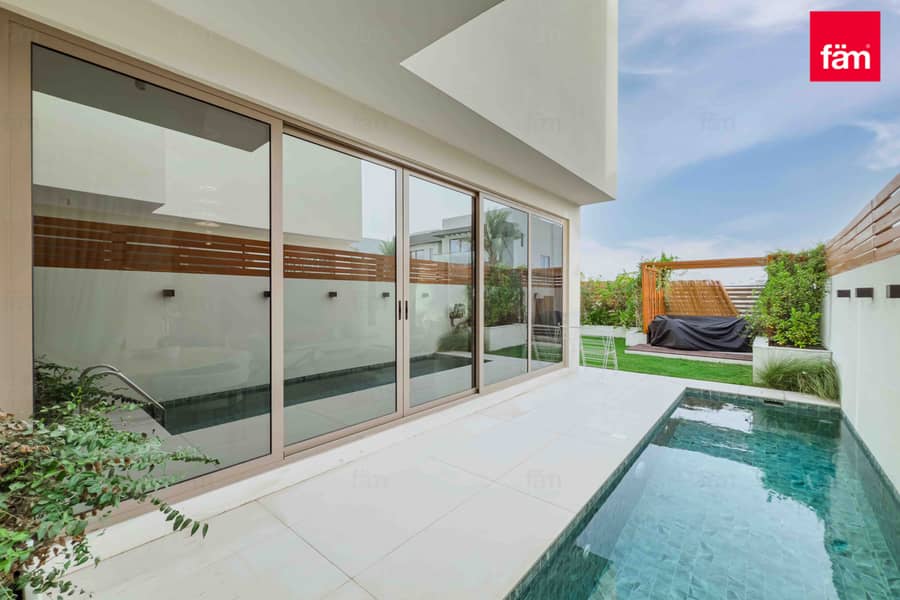 Luxurious | Upgraded | Single Row | Park Backing - Image 34