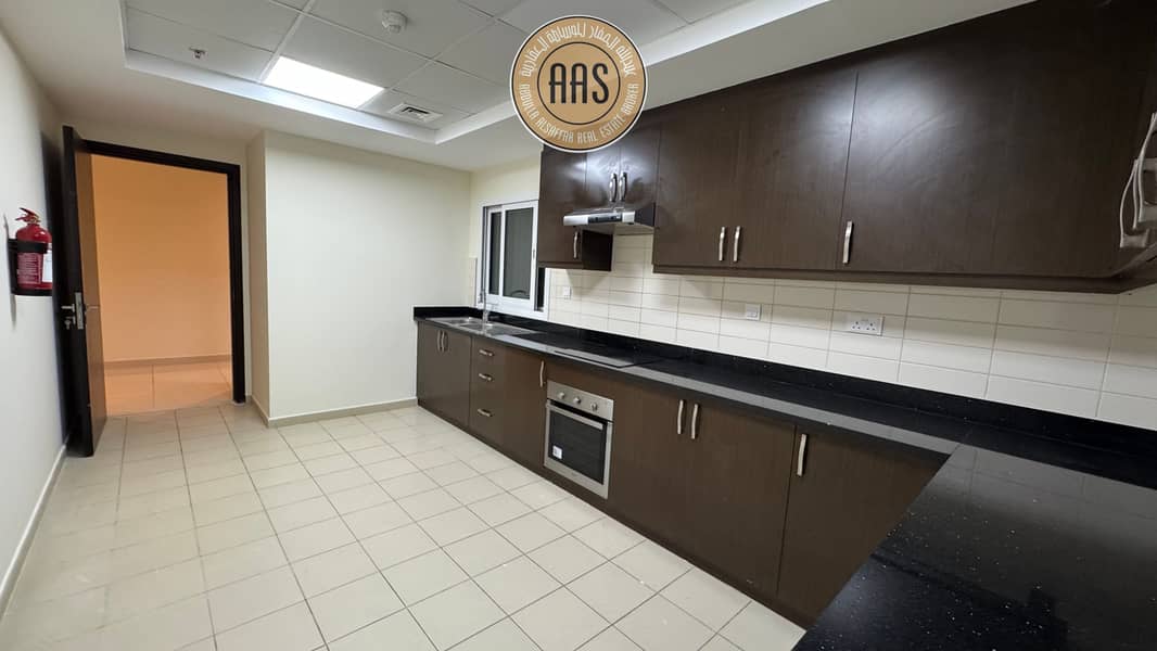 Huge Spacious 1bhk rent 98k only in 4chqs infront of WTC metro