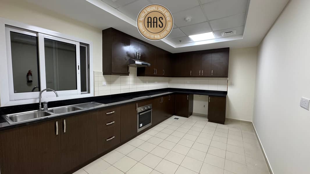 Huge Spacious 1bhk rent 98k only in 4chqs infront of WTC metro