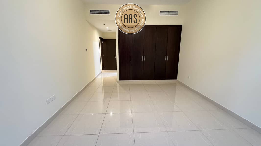 Huge Spacious 1bhk rent 98k only in 4chqs infront of WTC metro - Image 9