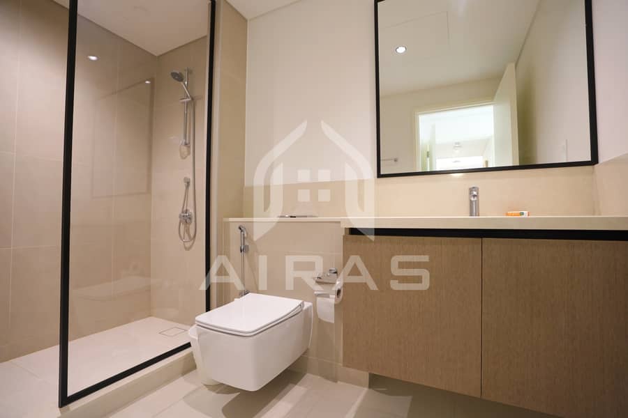 Emaar's Burj Crown: Spacious 2BR in Heart of Downtown - Image 9