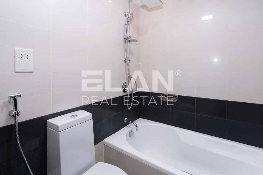 Large Lay out /Furnished / Boulevard View - Image 7