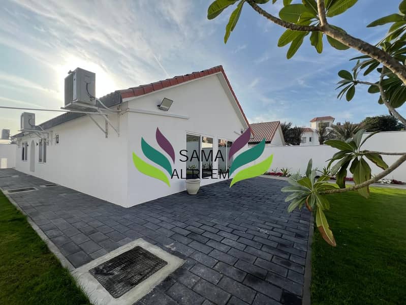 Fully Renovated | Mature Garden | 3 Bed +Maid