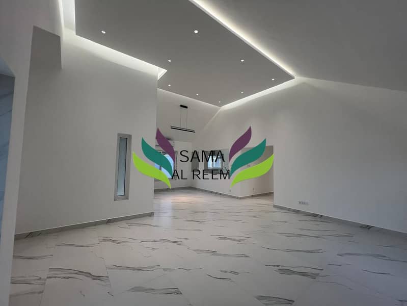 Fully Renovated | Mature Garden | 3 Bed +Maid - Image 6