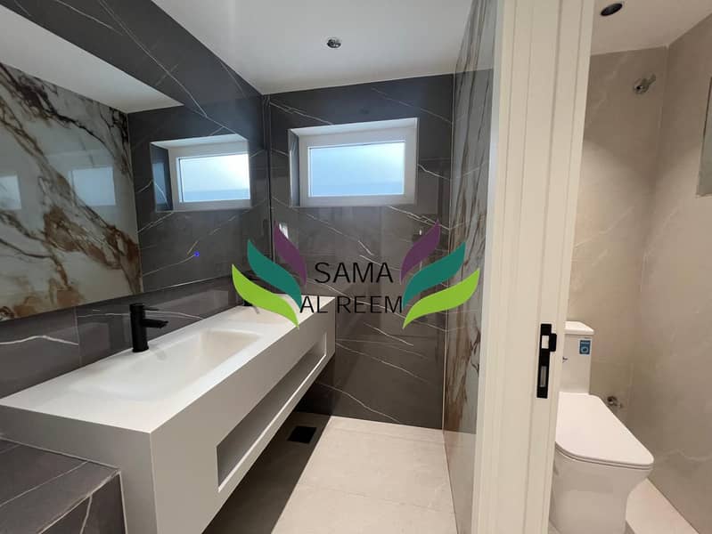 Fully Renovated | Mature Garden | 3 Bed +Maid - Image 8