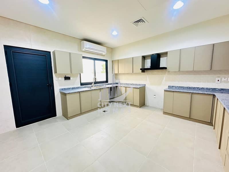 Brand New / 5Bedroom / Huge Hall / Maid